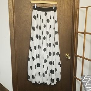 Sz 6 Floor Length Black and White Polkadot Skirt